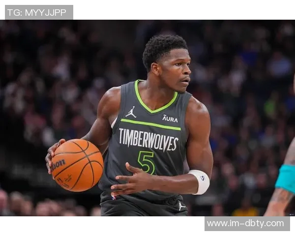 爱德华兹上半场表现亮眼13投7中斩获16分助球队争胜 爱德华兹上半场表现亮眼13投7中斩获16分助球队争胜